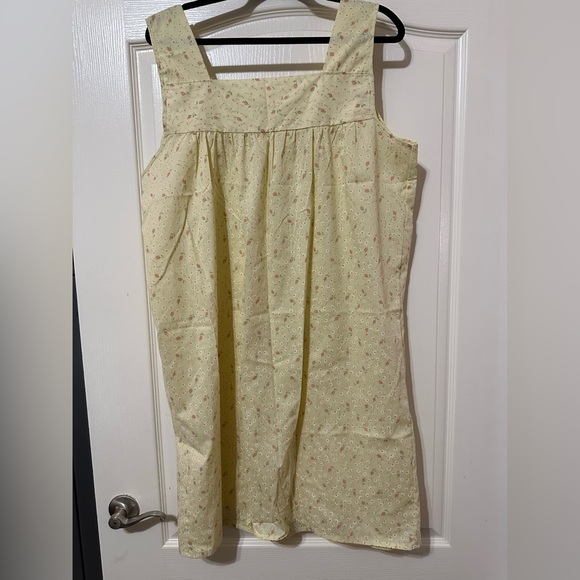 Previews USA vintage nightgown and robe in yellow floral made in USA. - Picture 5 of 6